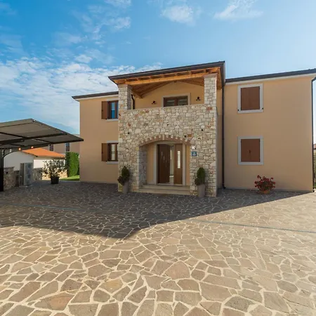 Nyaraló Vatovac By Interhome